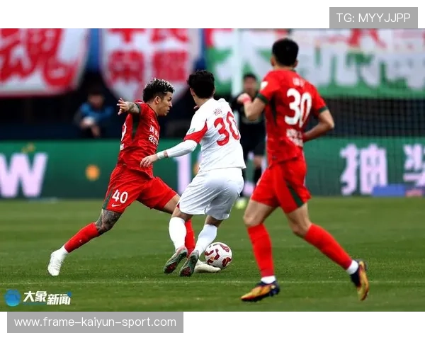 中超球队在赛季末段呈现冲刺态势排名变动频繁,中超阶段比赛 中超球队在赛季末段呈现冲刺态势排名变动频繁,中超阶段比赛